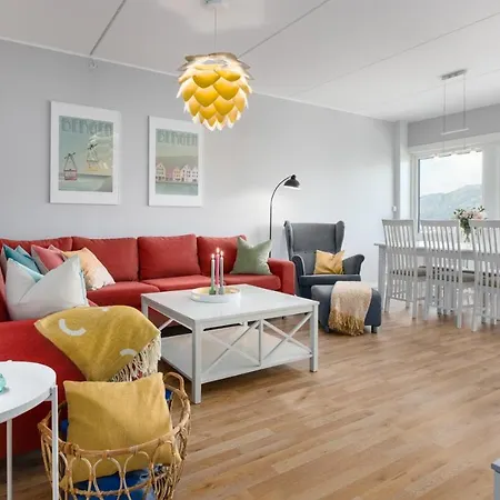 Apartment Large 3br City With Amazing View, Family Friendly *
