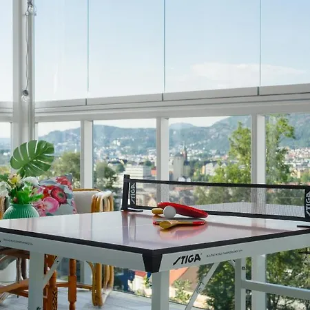 Large 3br City With Amazing View, Family Friendly *